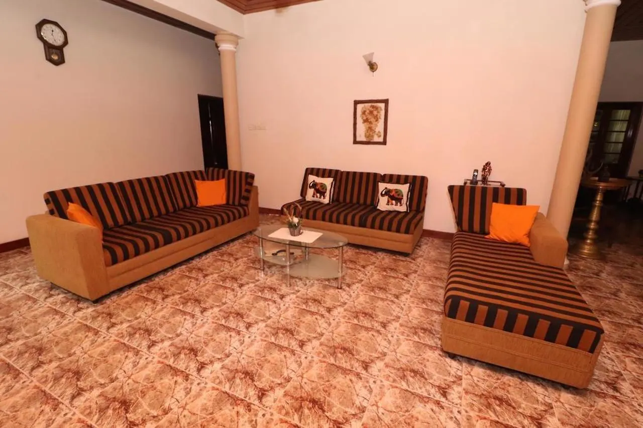 Granary Home Stay كاندي